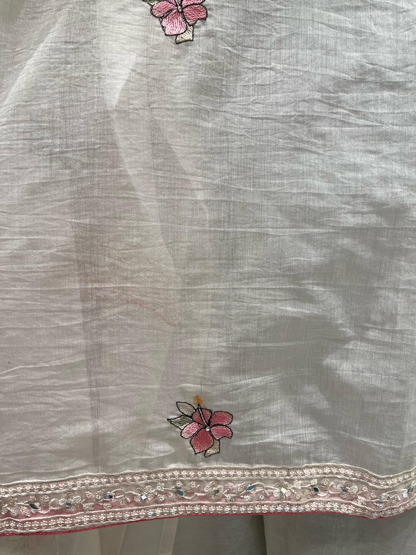 The top fabric is made from soft, breathable mul cotton,