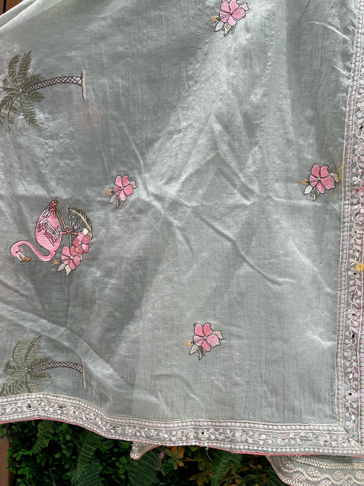 The top fabric is made from soft, breathable mul cotton,
