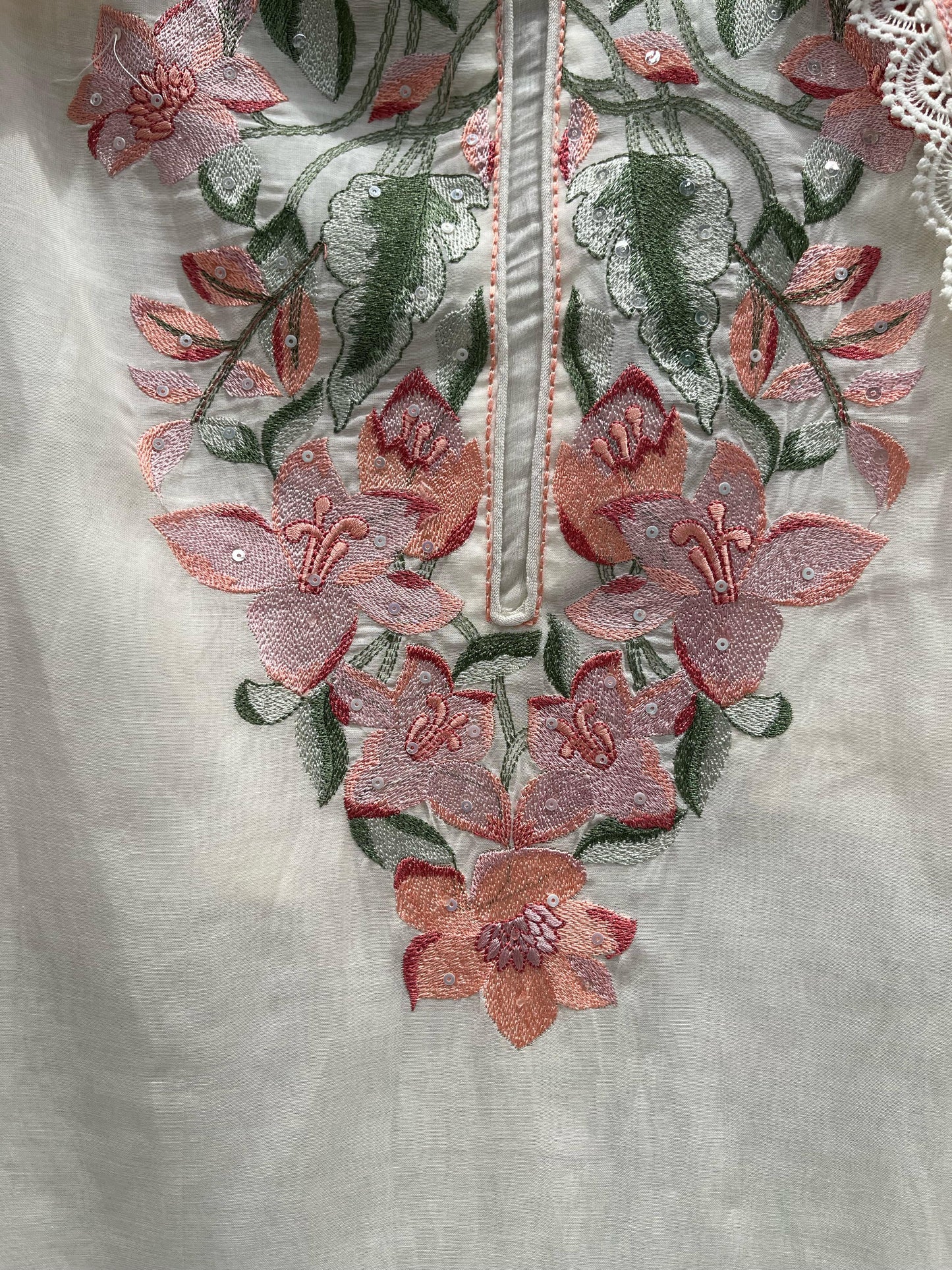 Enhance your ethnic wardrobe with this beautifully designed