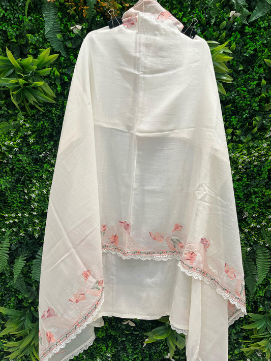 Enhance your ethnic wardrobe with this beautifully designed