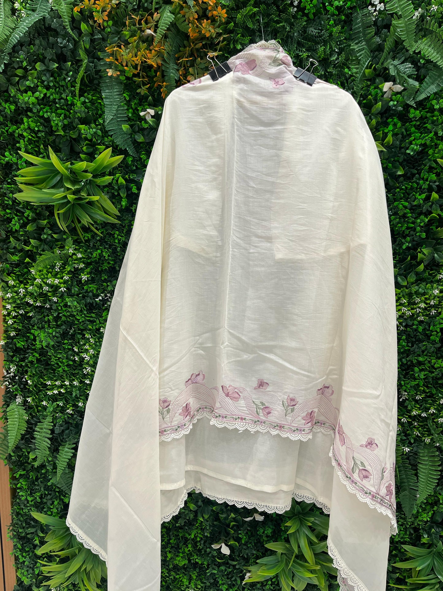 Enhance your ethnic wardrobe with this beautifully designed