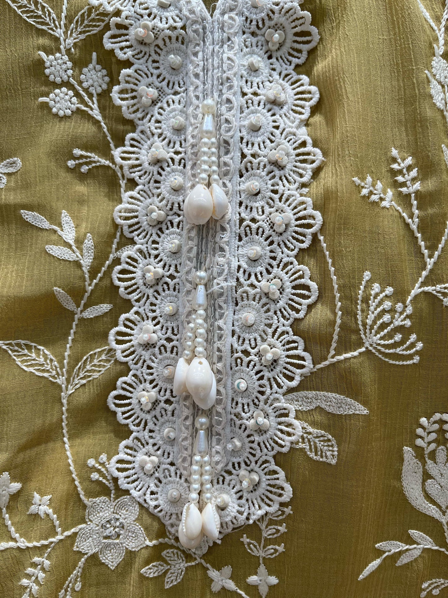 Elegant unstitched suit set, crafted from premium mul crush cotton fabric