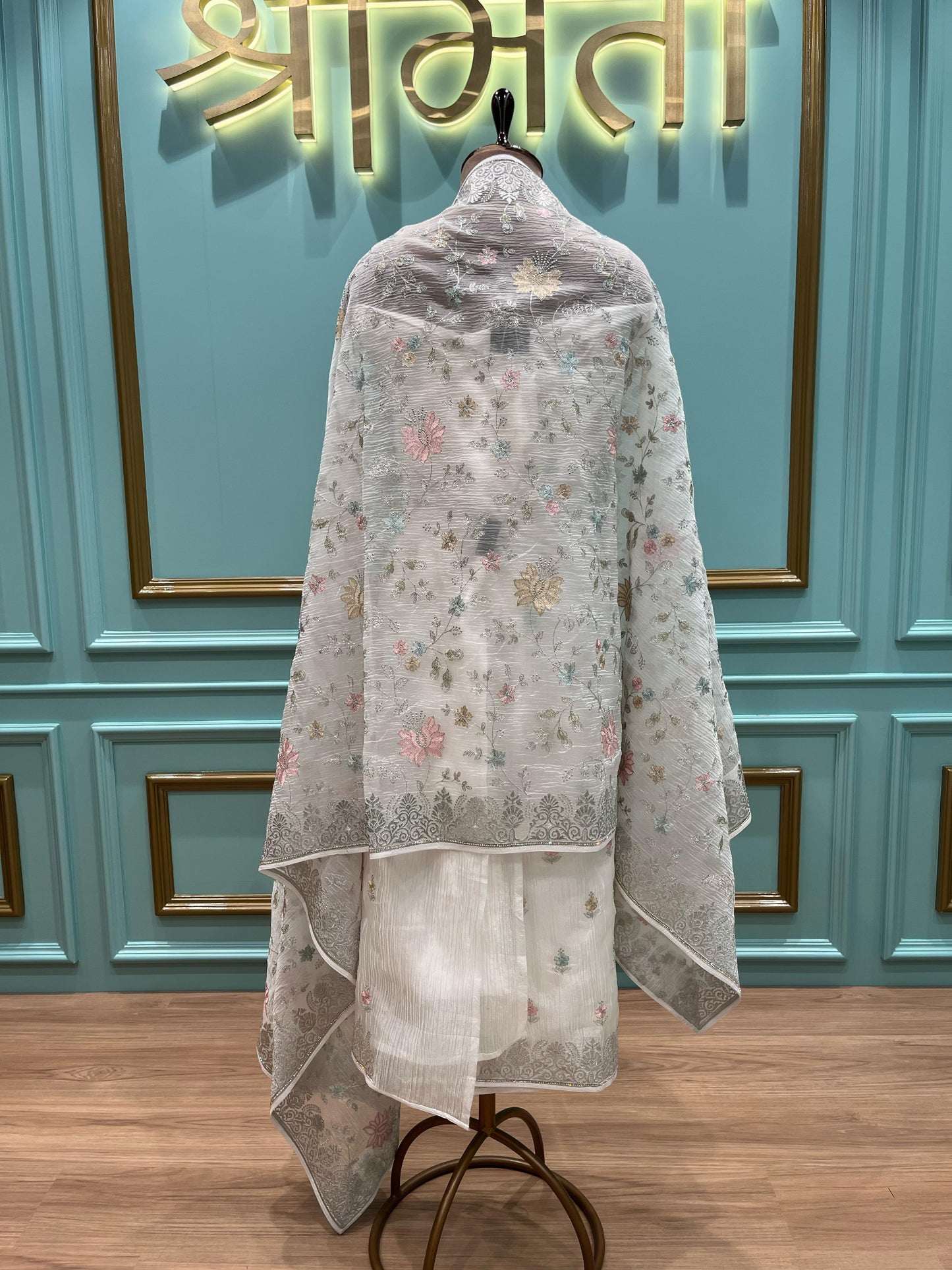 Elevate your ethnic wardrobe with our exquisite unstitched suit setx