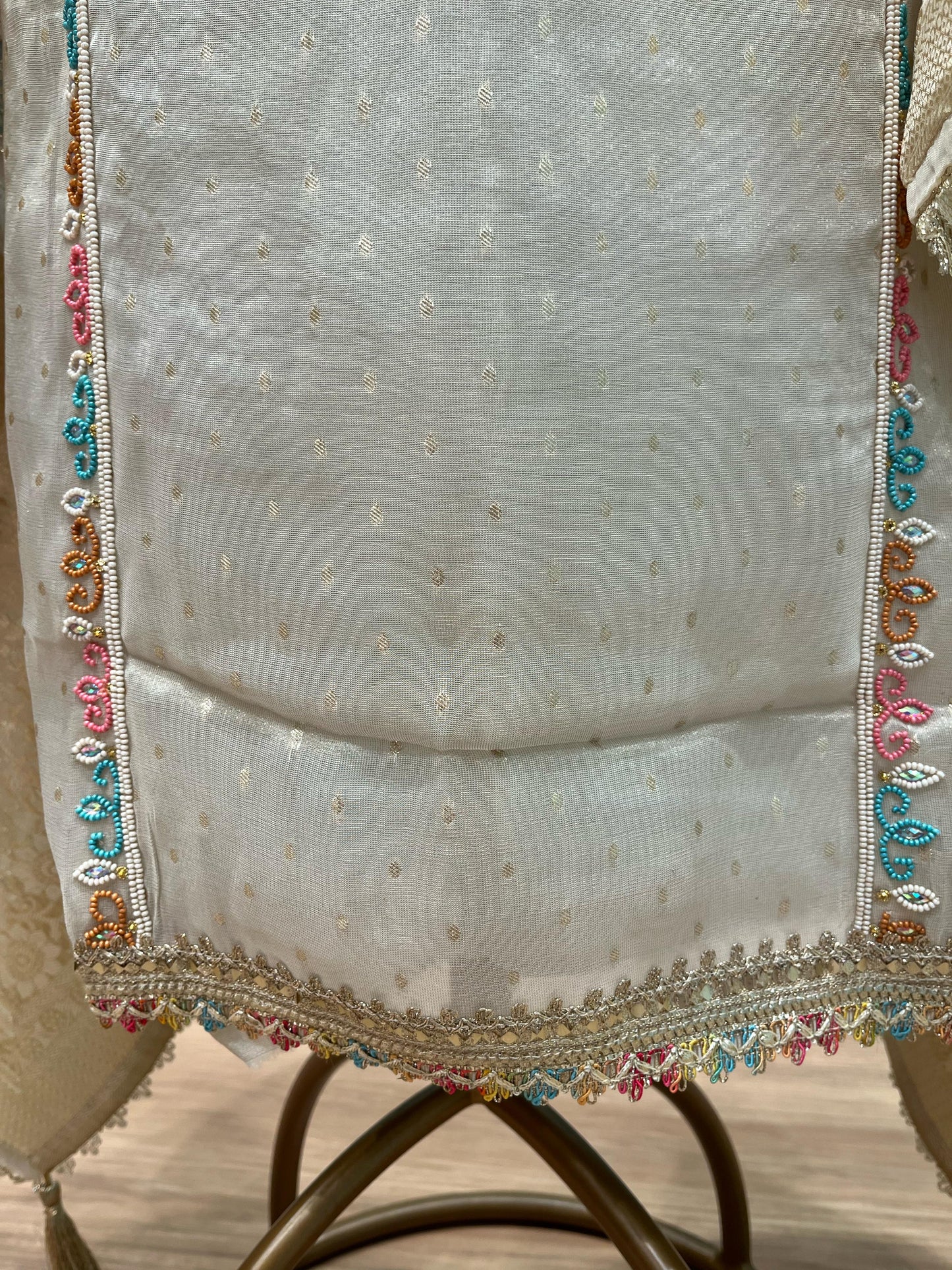 Elevate your ethnic wardrobe with our exquisite unstitched suit setx