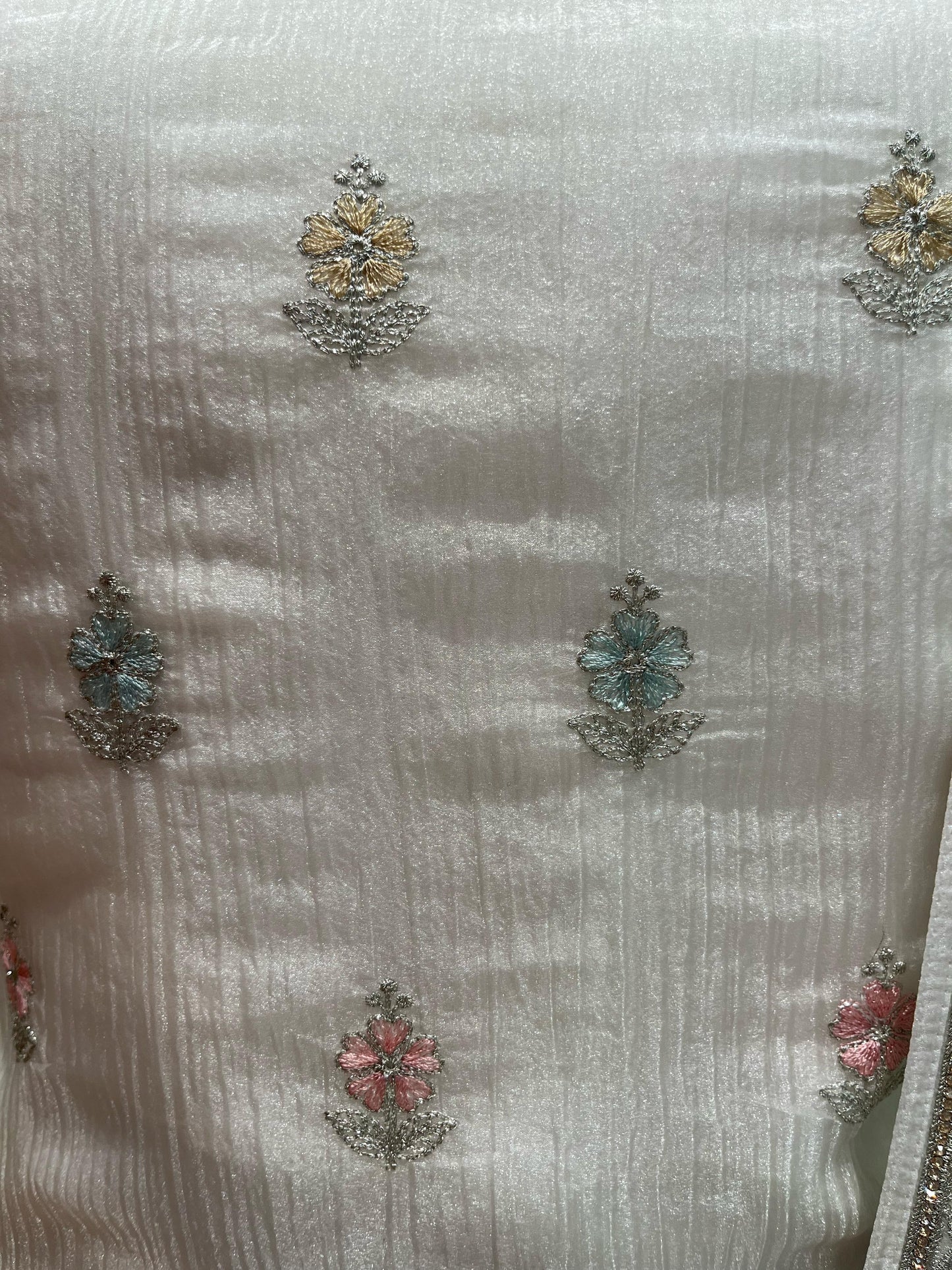 Elevate your ethnic wardrobe with our exquisite unstitched suit setx
