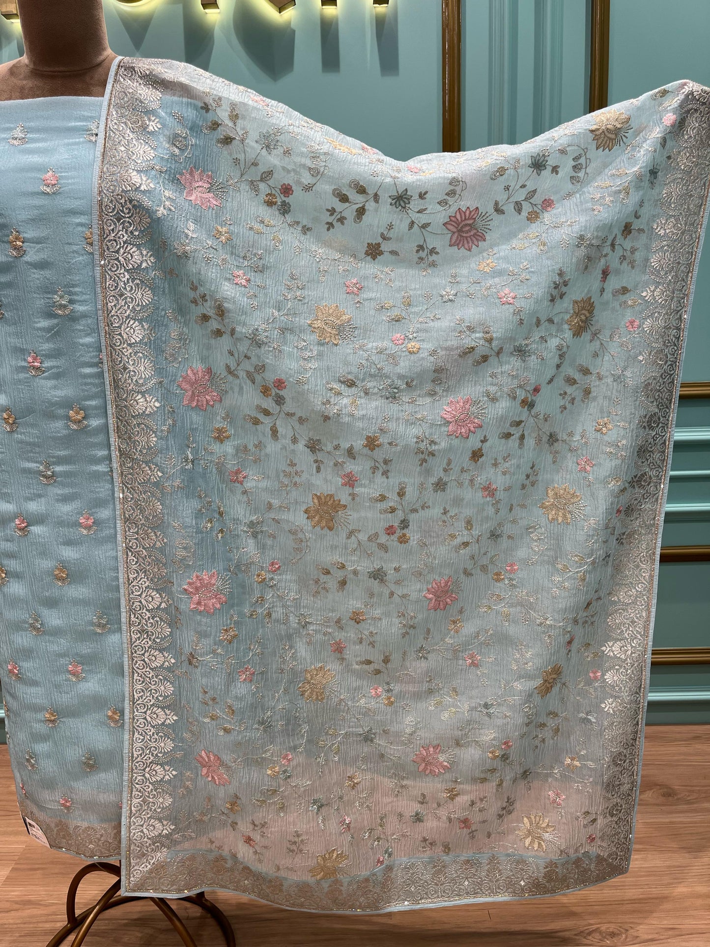 Elevate your ethnic wardrobe with our exquisite unstitched suit setx