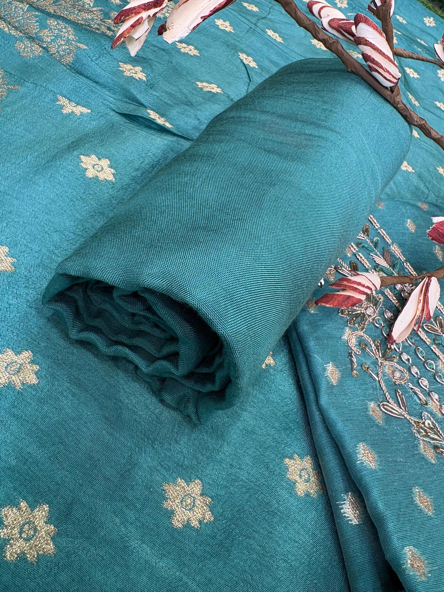 Elegance with this premium unstitched suit fabric set