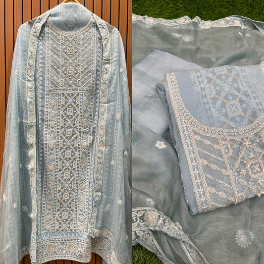 Elevate your ethnic wardrobe with this exquisite