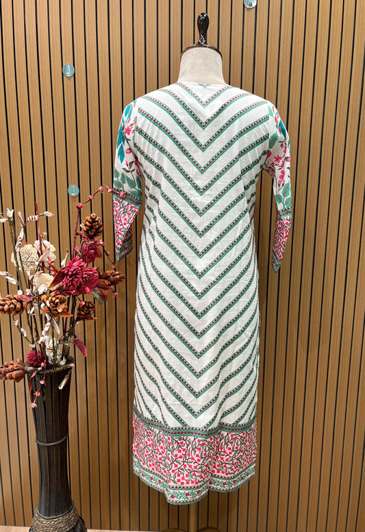 This trending outfit features a floral-printed stitched three-piece suit