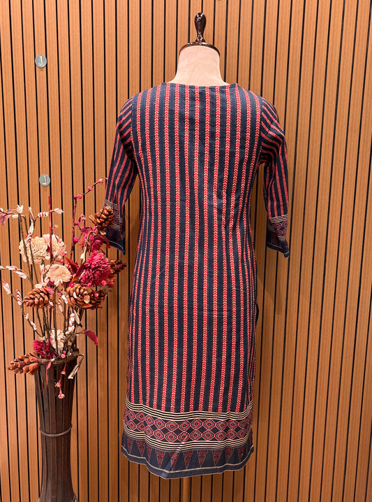 This stylish three-piece suit set showcases a navy blue base