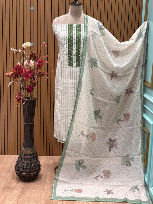 Beautifully adorned with sequin highlights, note pal