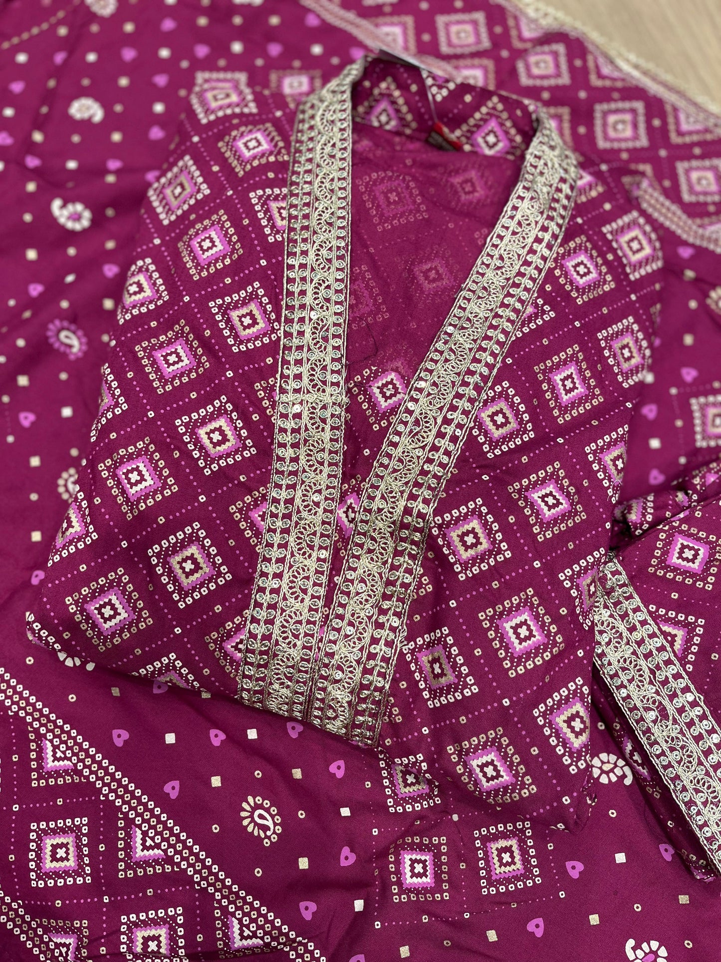Pure cotton Bandhej design with intricate lace work
