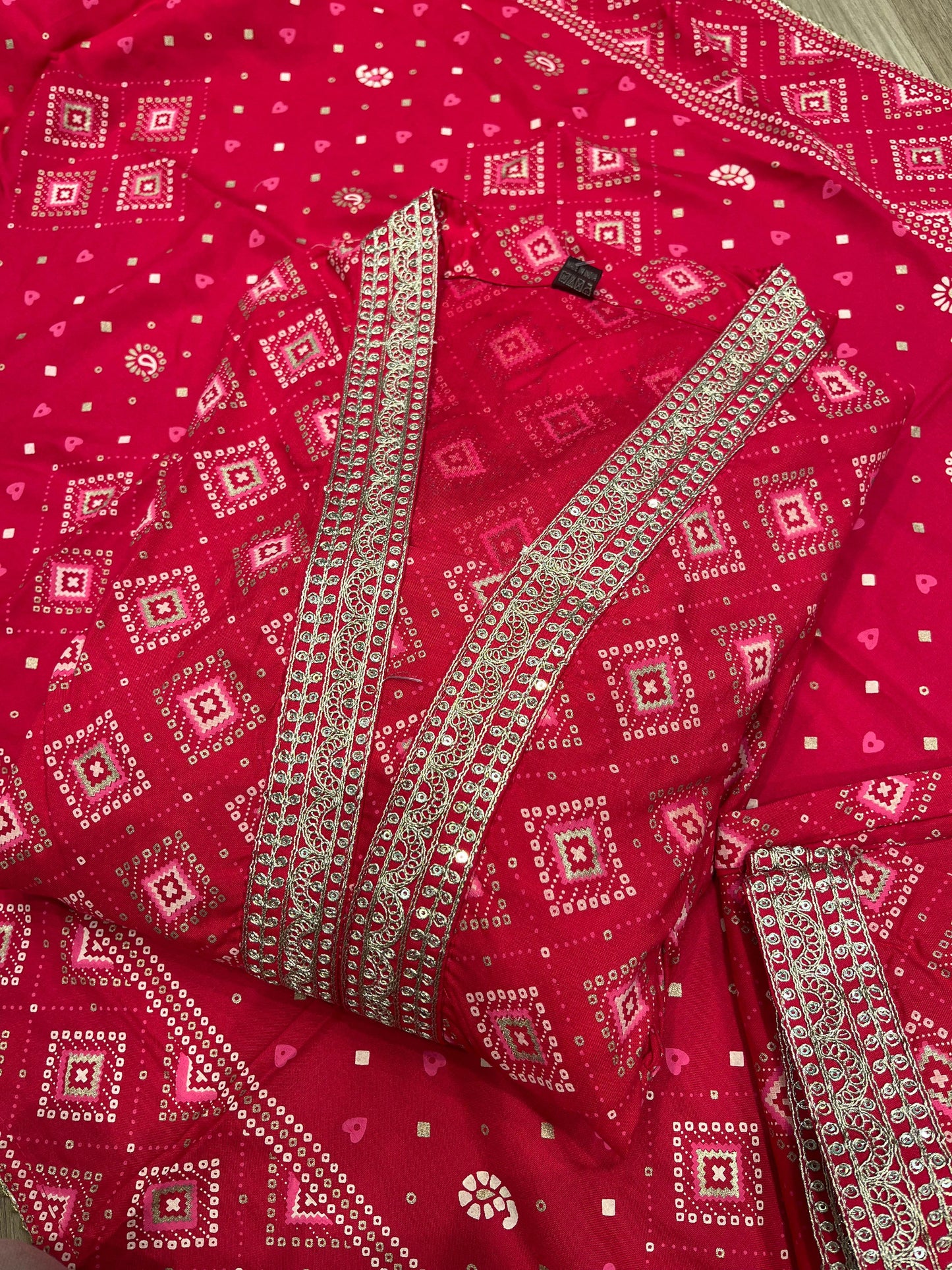 Pure cotton Bandhej design with intricate lace work