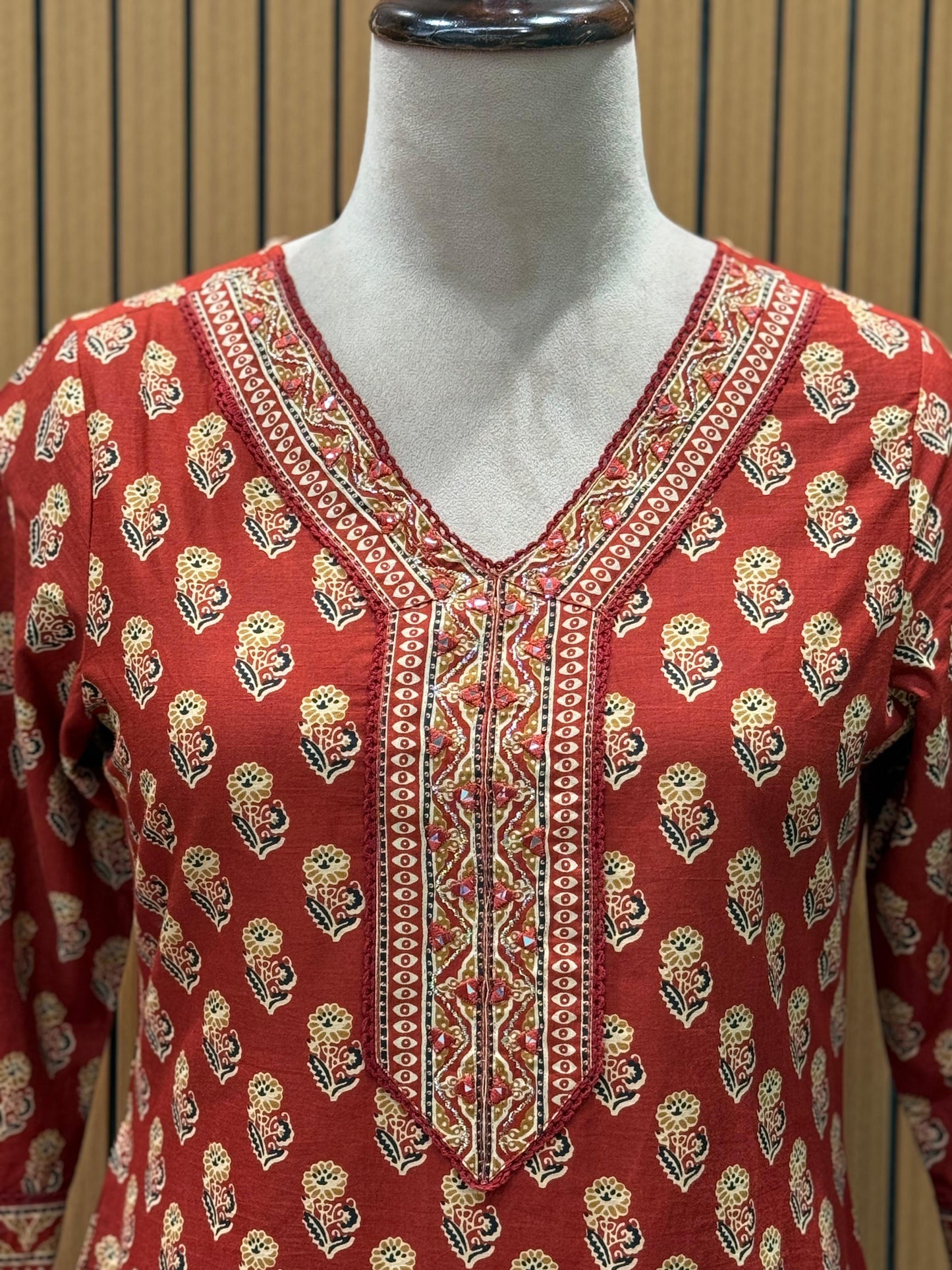 Traditional charm redefined! This cotton kurti set