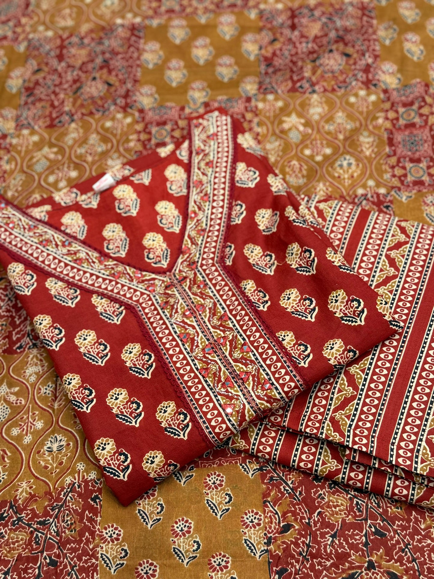 Traditional charm redefined! This cotton kurti set