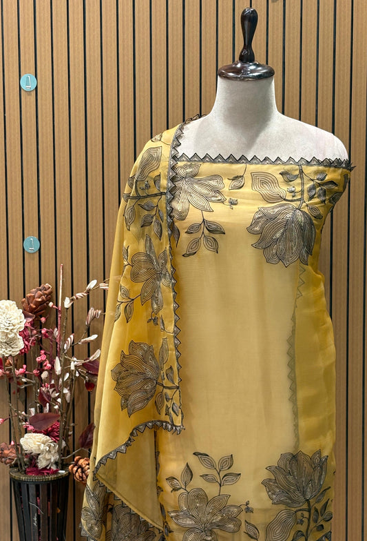 Elevate your ethnic charm with our stunning unstitched suit