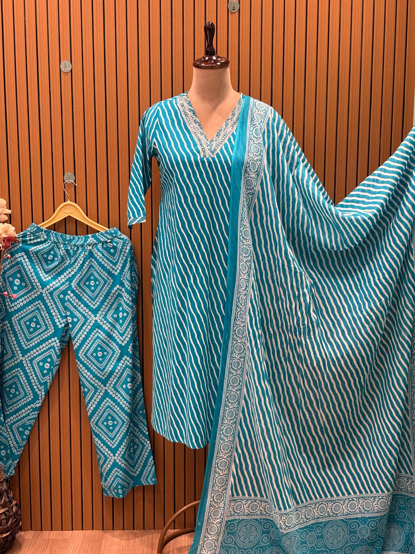 Make a statement in this vibrant turquoise kurti set