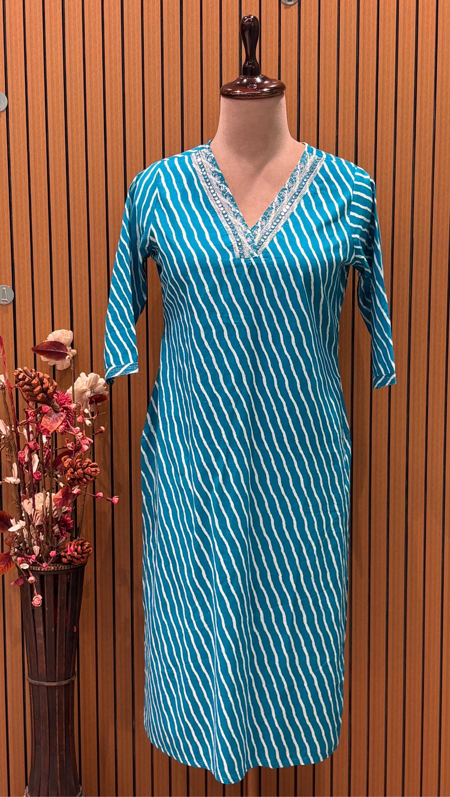 Make a statement in this vibrant turquoise kurti set