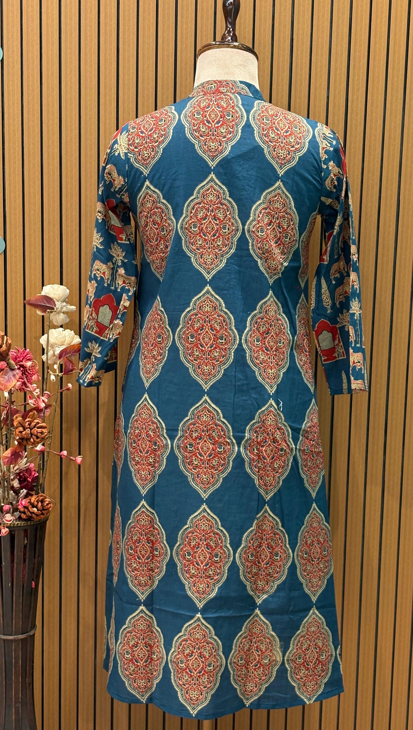 Make a bold statement with this printed cotton kurti