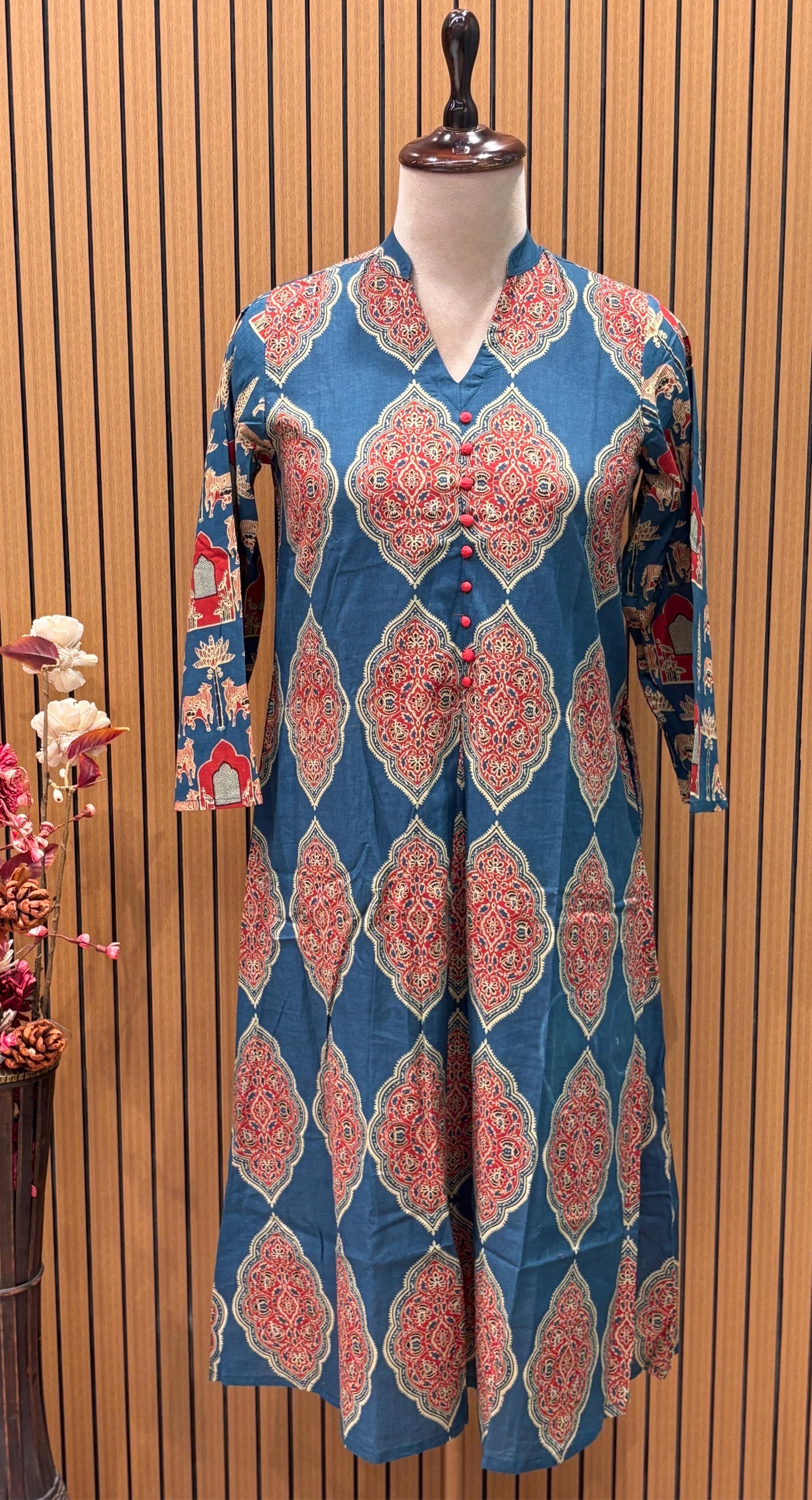 Make a bold statement with this printed cotton kurti