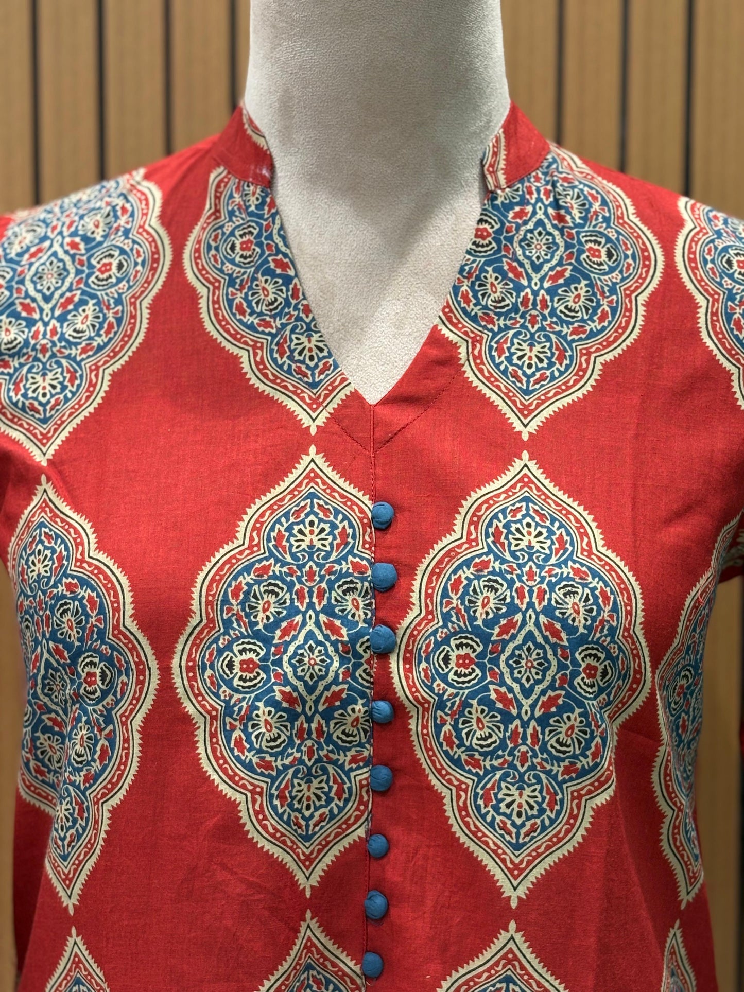Make a bold statement with this printed cotton kurti