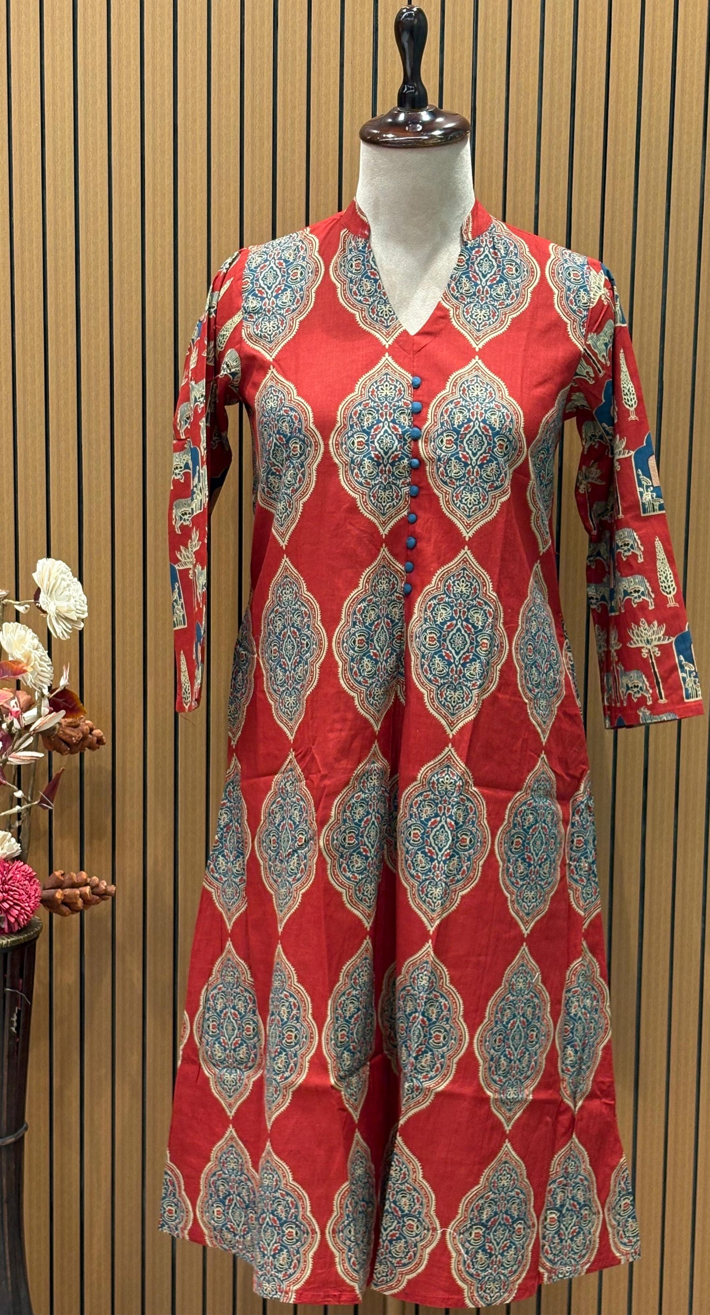 Make a bold statement with this printed cotton kurti