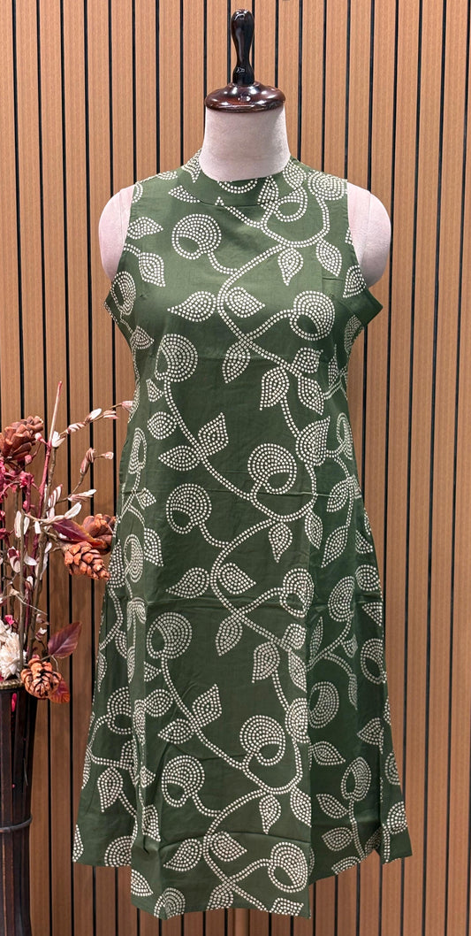Sleeveless green flared dress with white swirl-leaf
