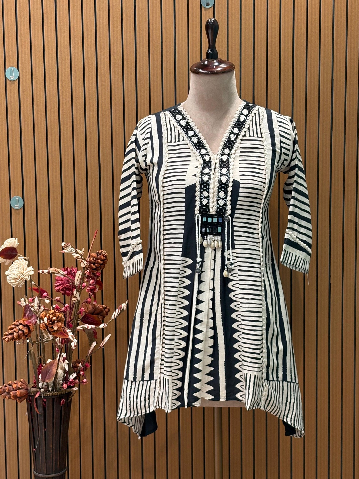 Step into elegance with this black & white printed cord-set