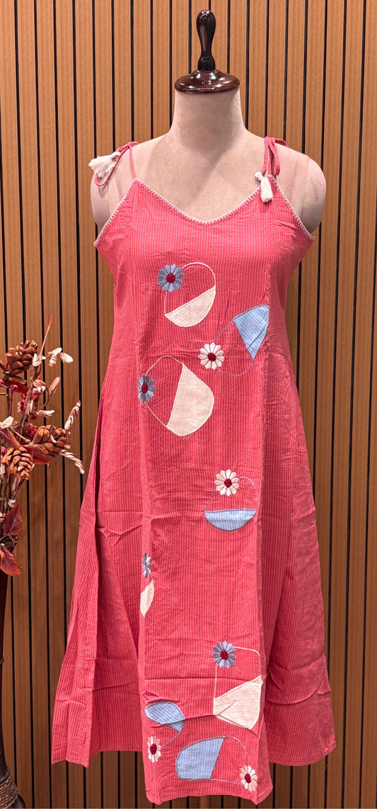 Add charm to your summer wardrobe with our lining cotton kurti-pant set