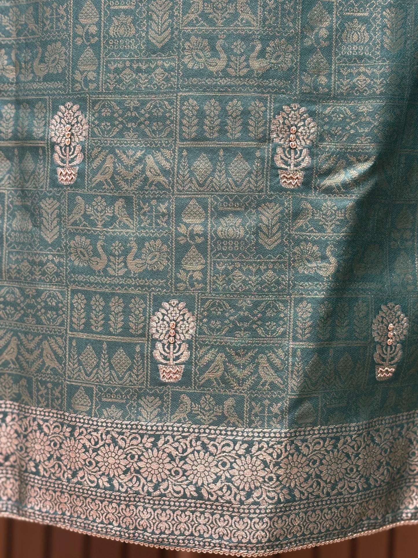Elevate your ethnic elegance with this stunning unstitched suit set