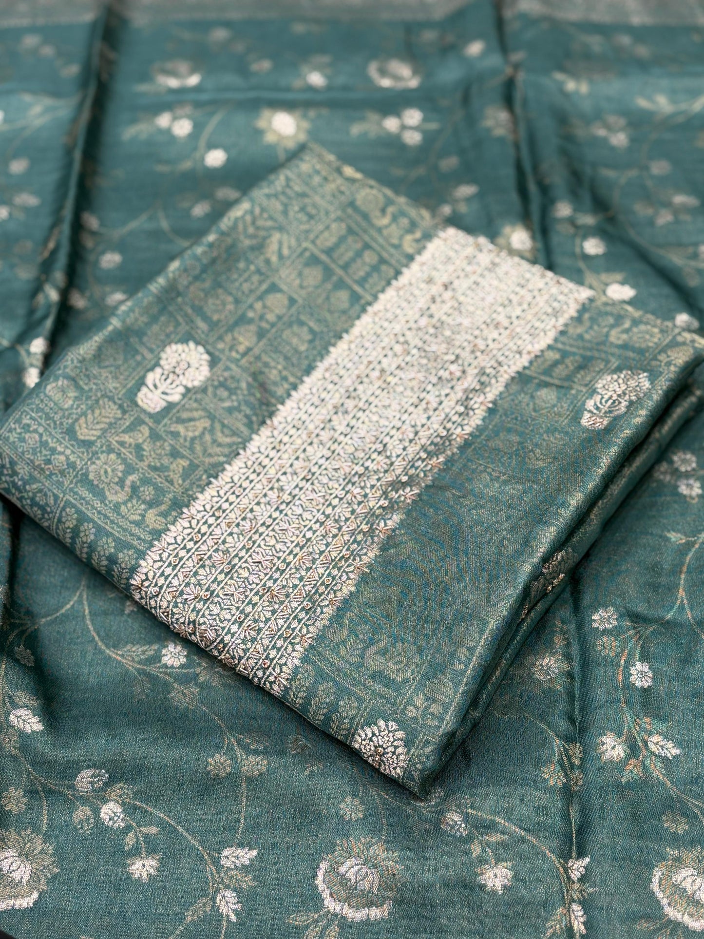 Elevate your ethnic elegance with this stunning unstitched suit set