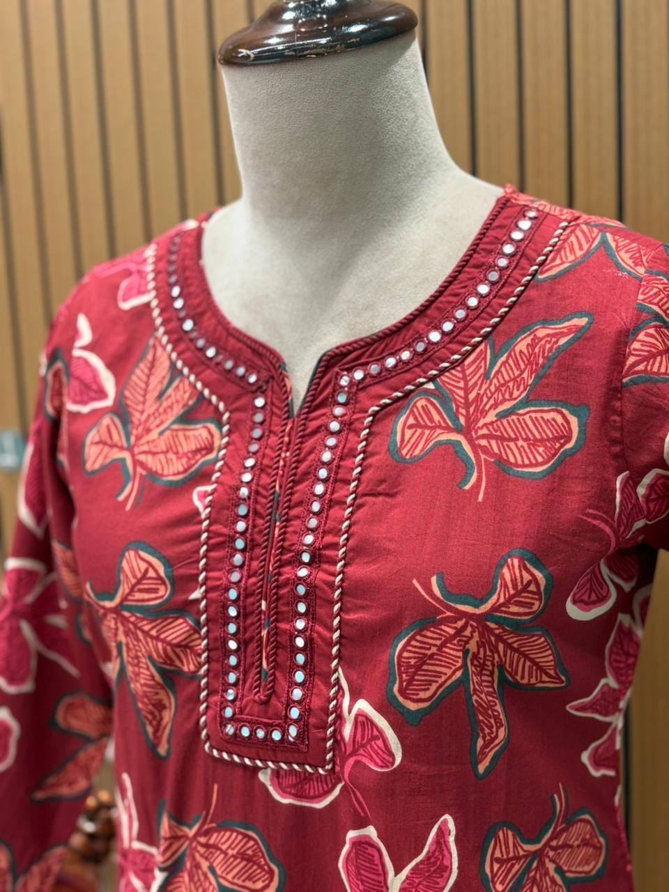 Cotton kurti set in brown & red features leaf prints