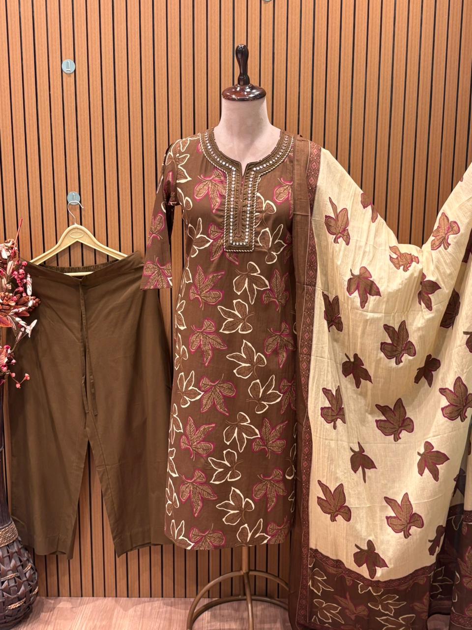 Cotton kurti set in brown & red features leaf prints