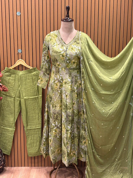 Grace in every twirl! This Chinon Anarkali suit set