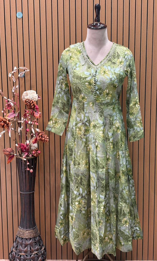 Grace in every twirl! This Chinon Anarkali suit set