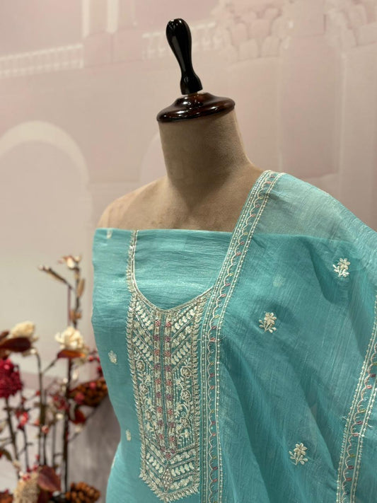 Presenting an elegant unstitched suit