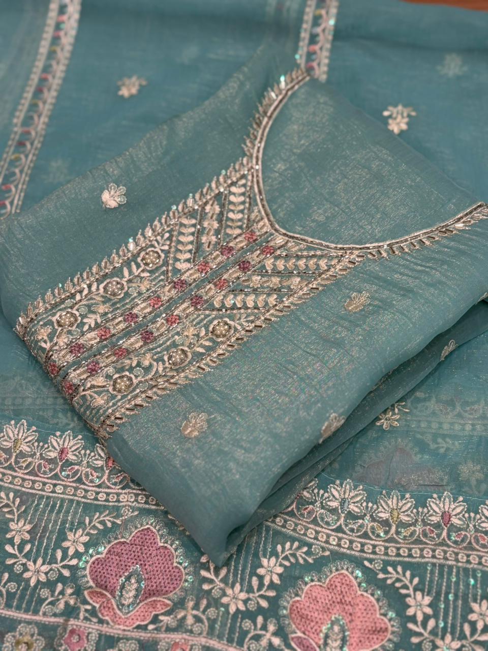 Presenting an elegant unstitched suit