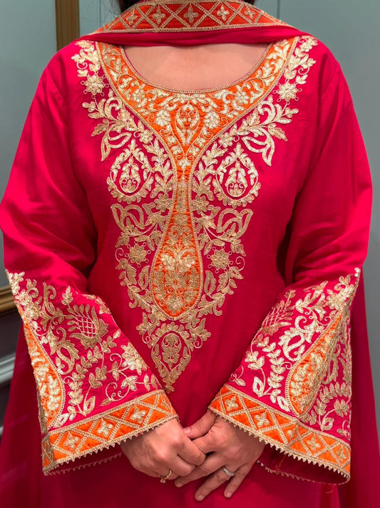 Radiate festive charm in our raw silk kurti set