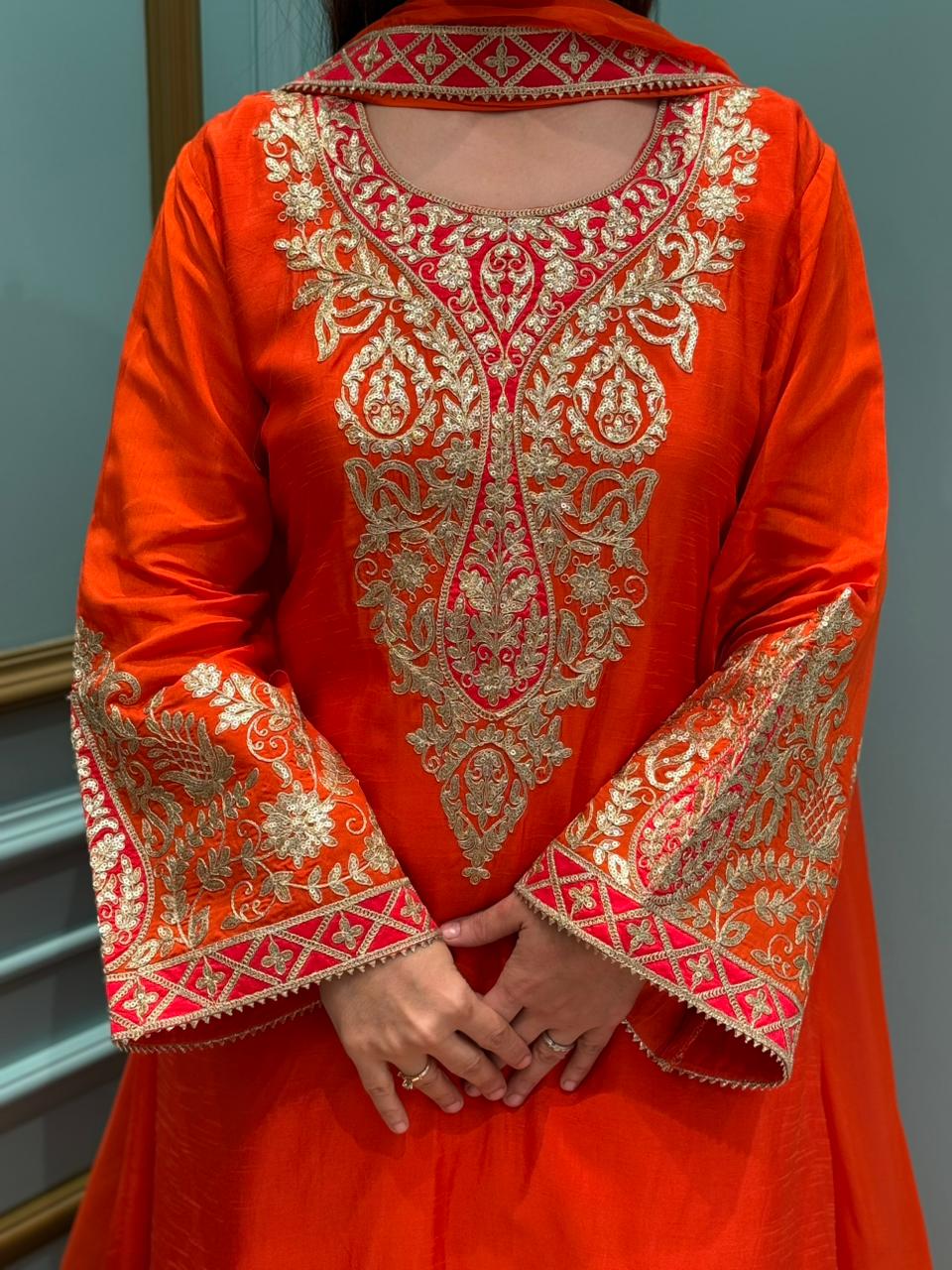 Radiate festive charm in our raw silk kurti set
