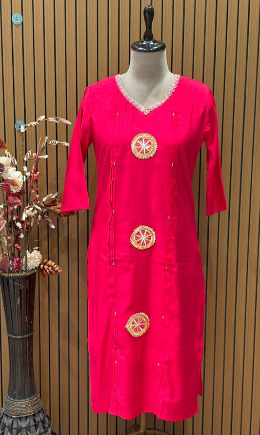 Grace your festive wardrobe with this vibrant pink muslin kurti set,