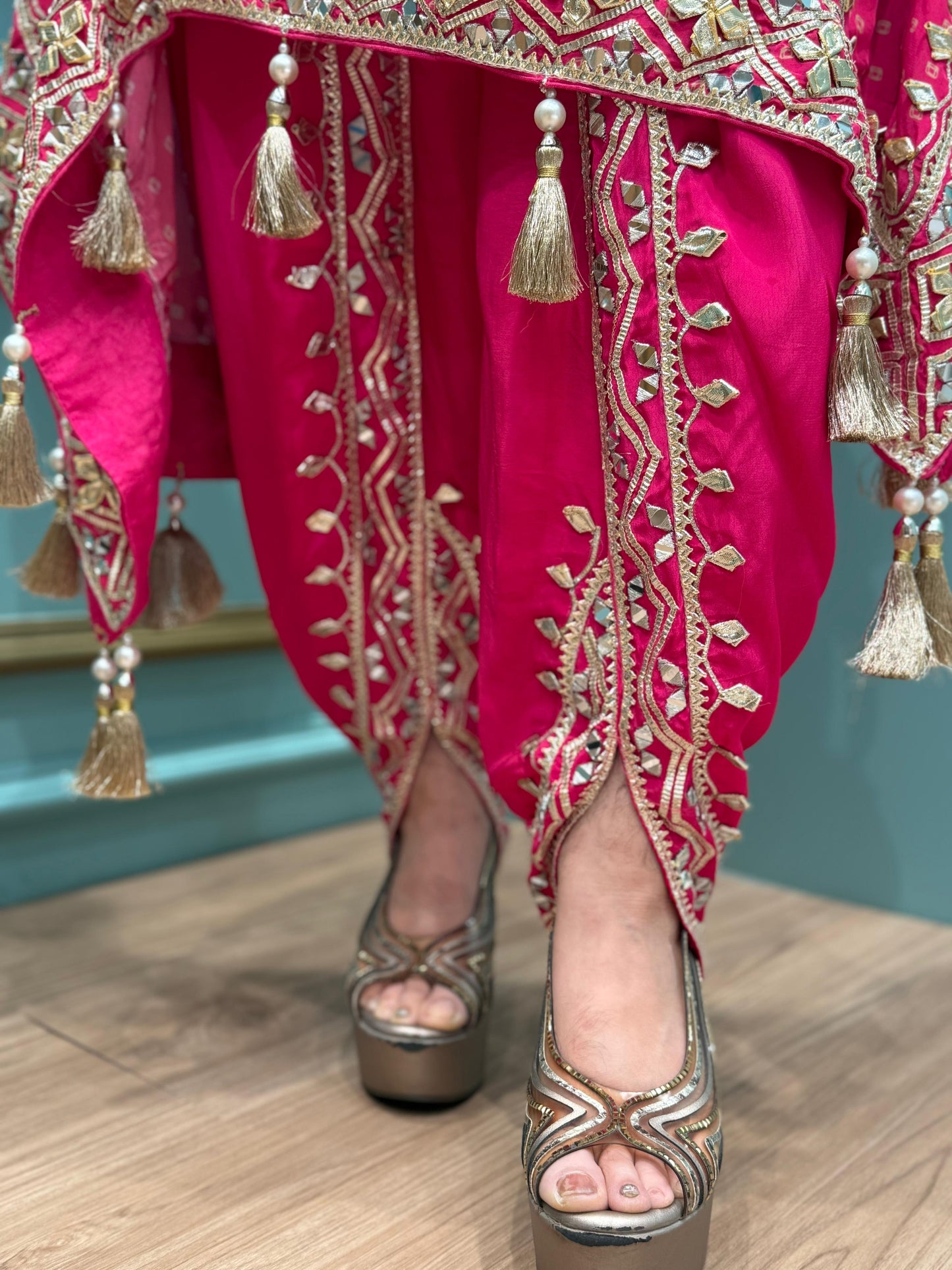 Redefine festive elegance with our stunning kaftan set crafted in luxurious crape fabric