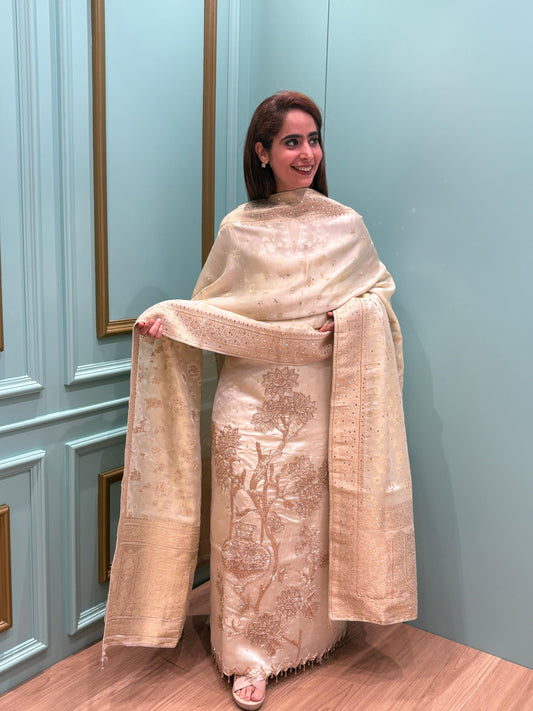 luxurious unstitched suit set crafted in gazzi silk shimmer fabric