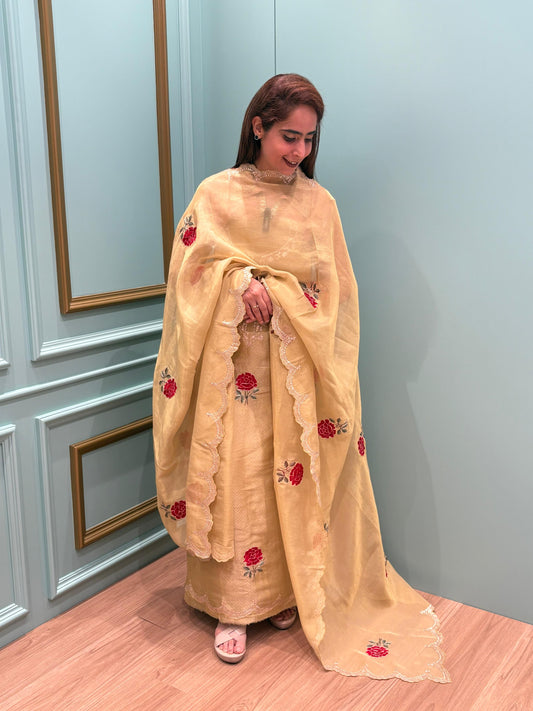 Unstitched Organza Zakot Suit, a masterpiece designed for the modern woman