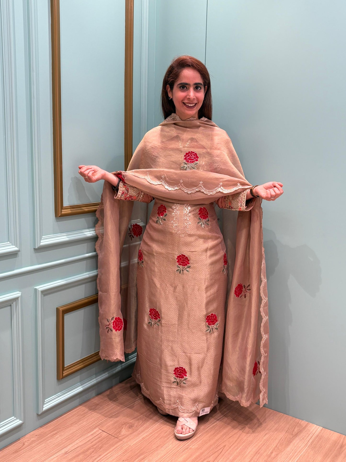 Unstitched Organza Zakot Suit, a masterpiece designed for the modern woman