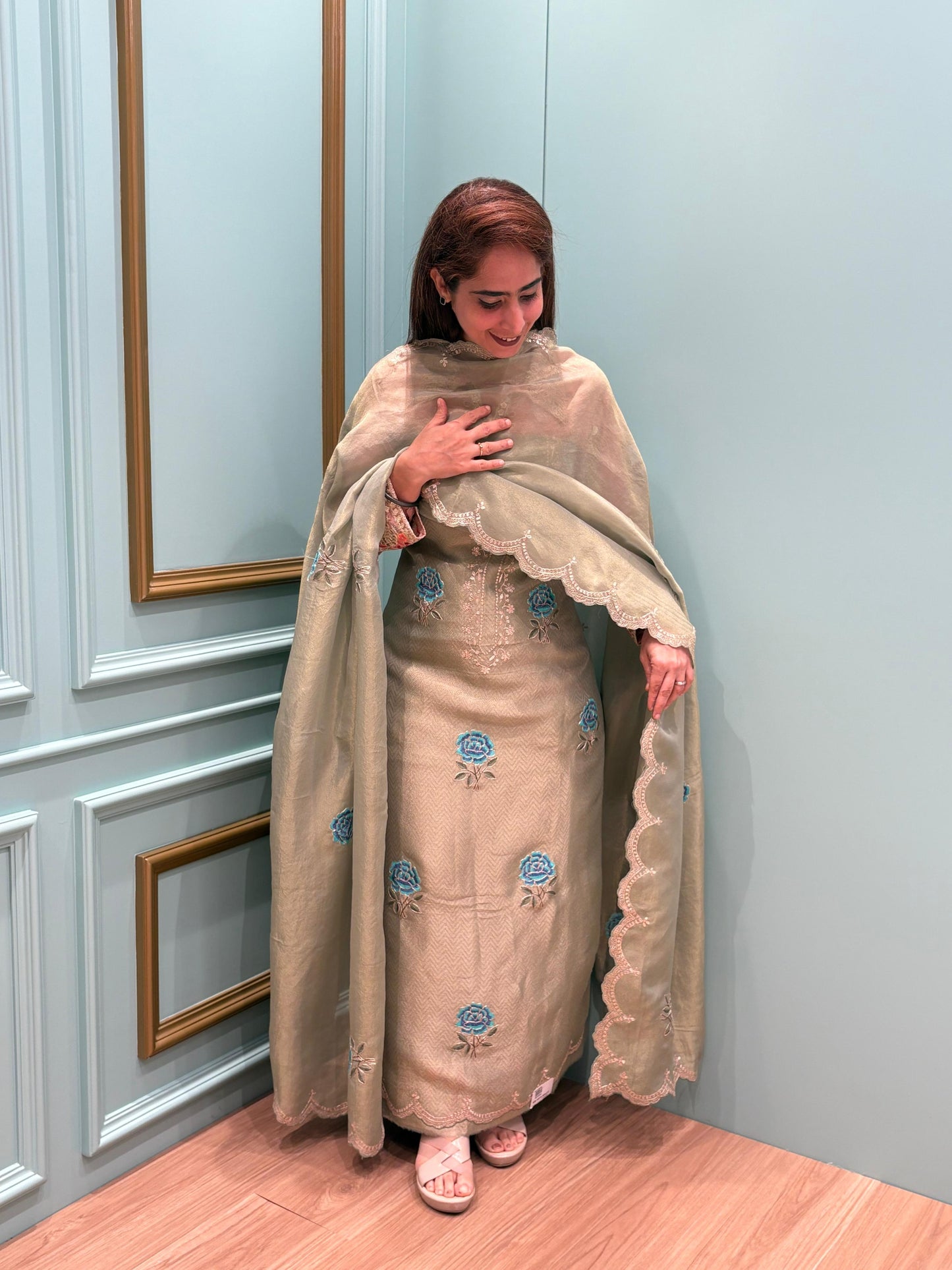 Unstitched Organza Zakot Suit, a masterpiece designed for the modern woman