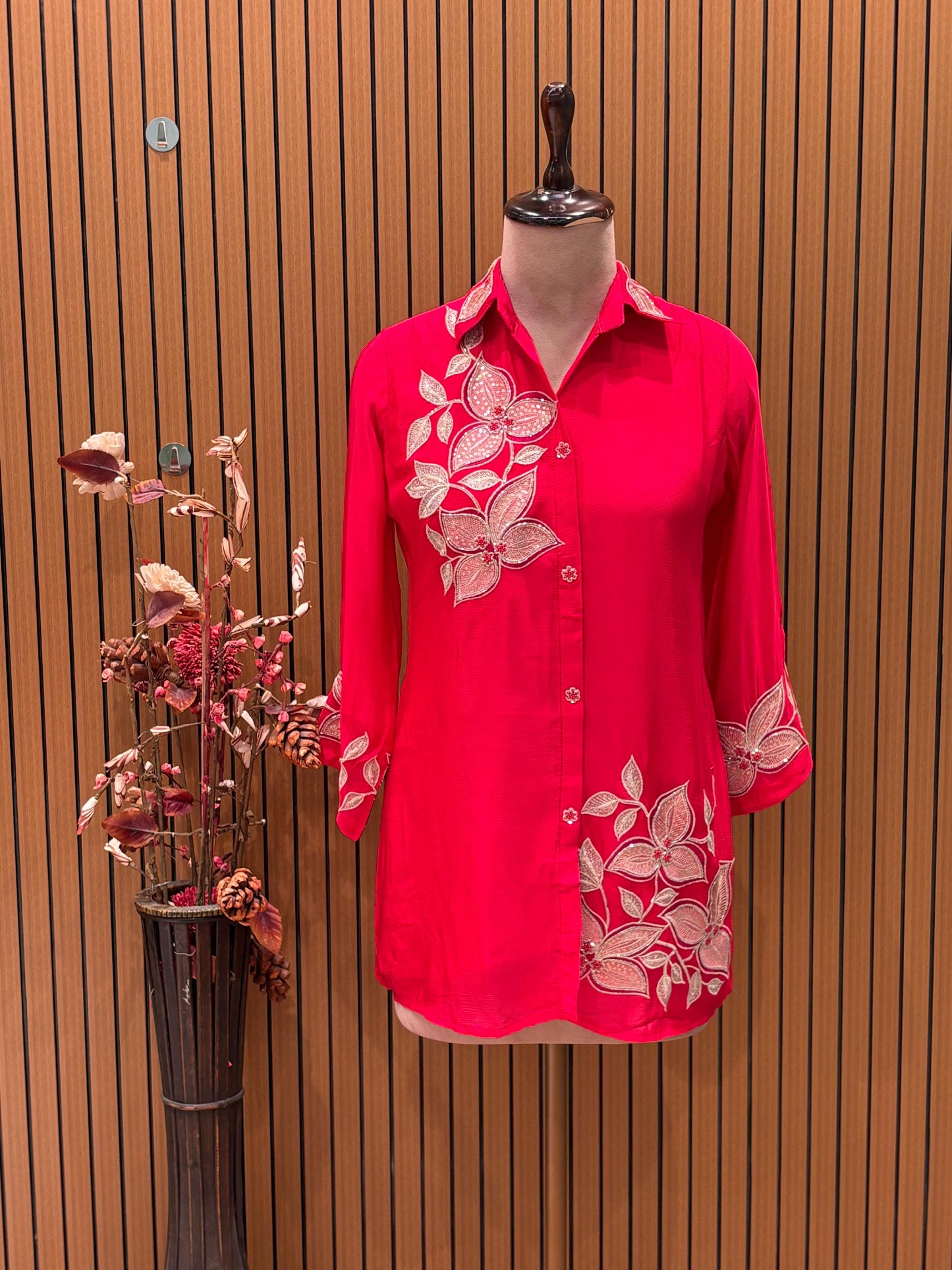 Graceful Chinon fabric kurti with collared neckline