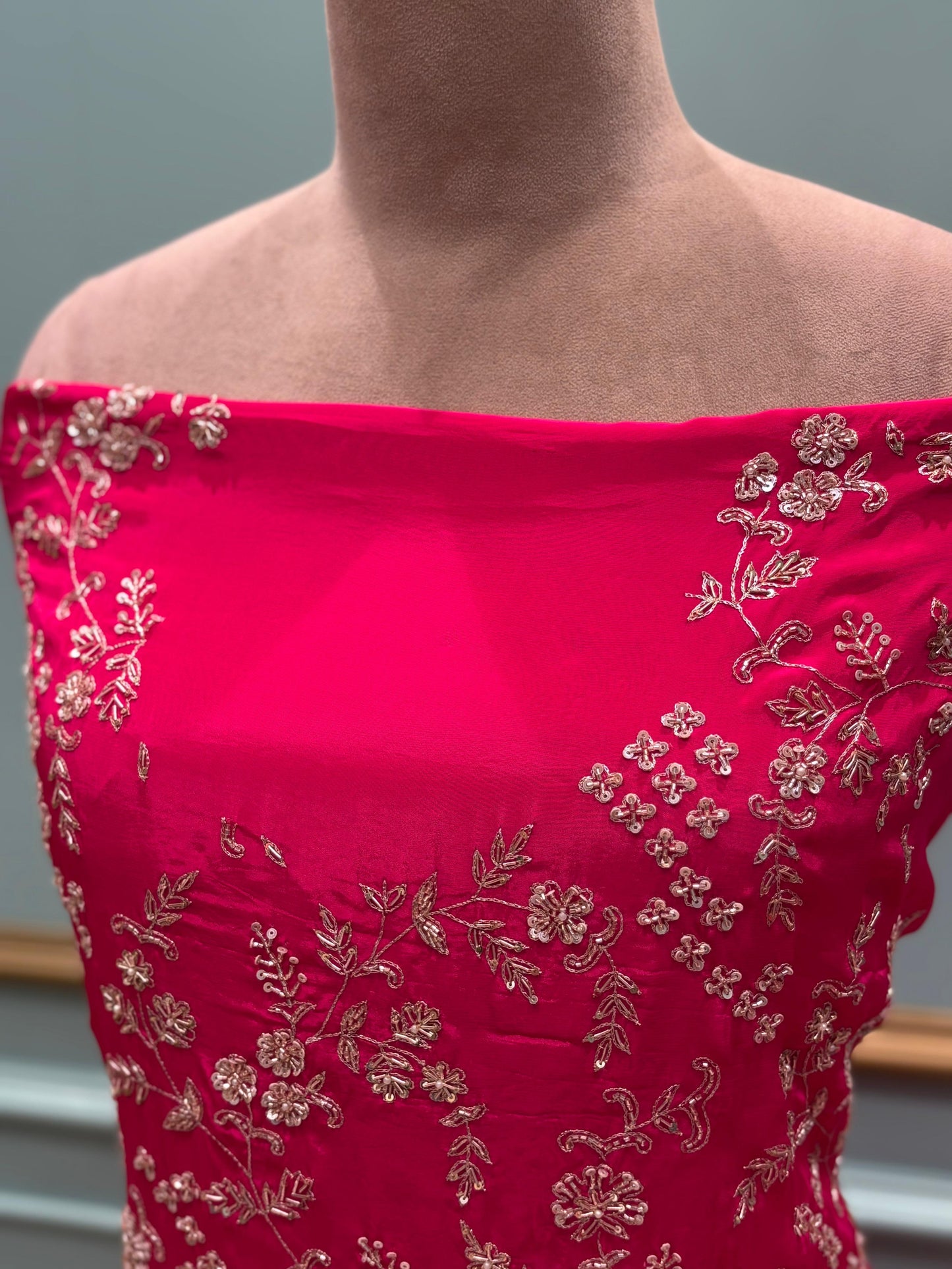 Festive and wedding occasions with this stunning Crape silk