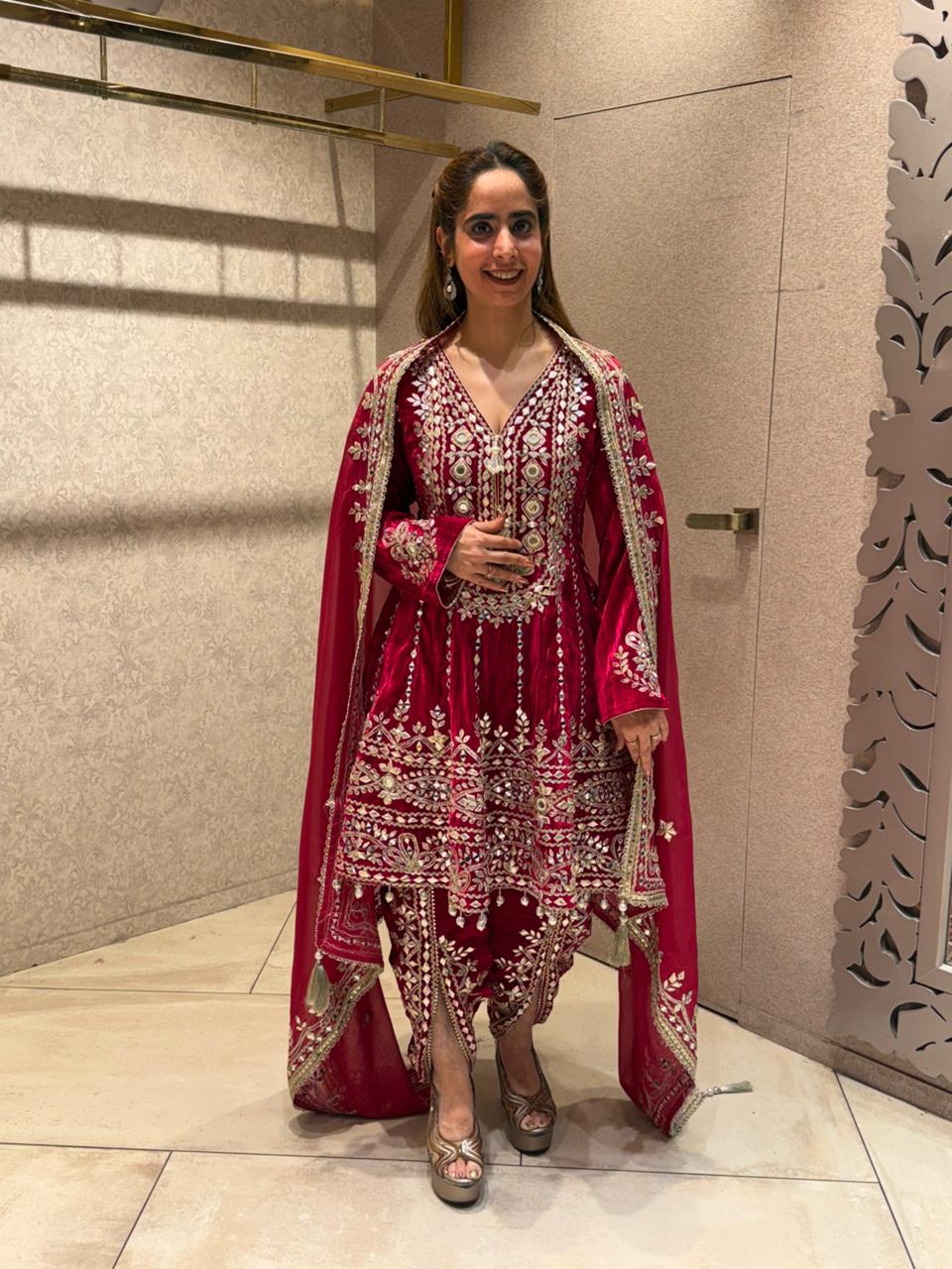 Rich velvet for a royal and luxurious look