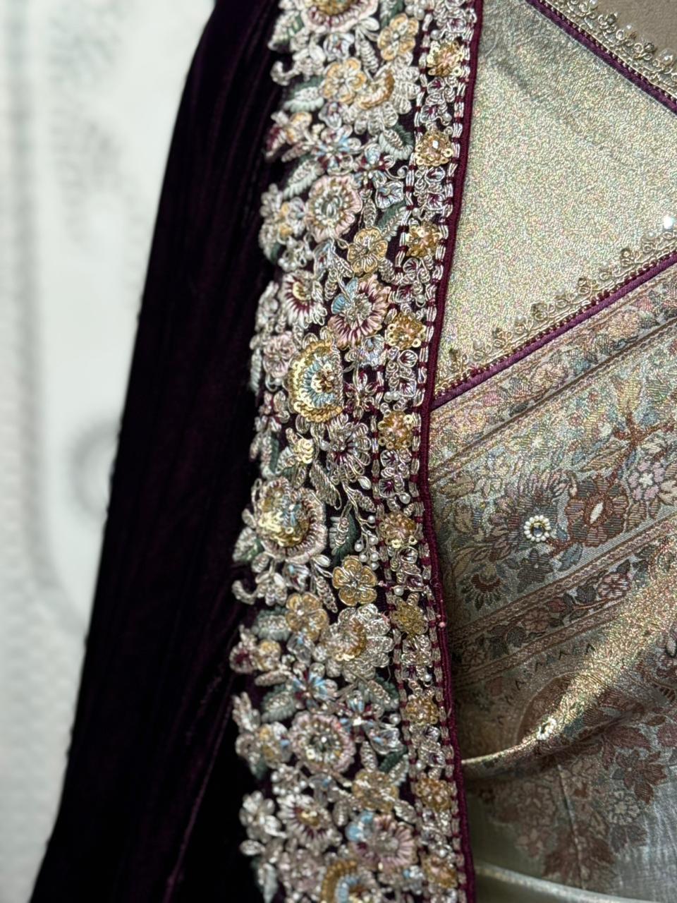 Exquisite saree comes with an unstitched blouse