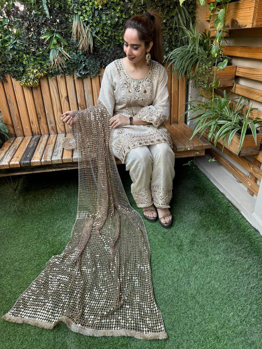 Crafted in luxurious shimmer organza fabric